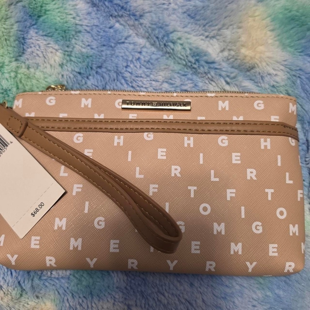 Tommy Hilfiger tan and white wallet